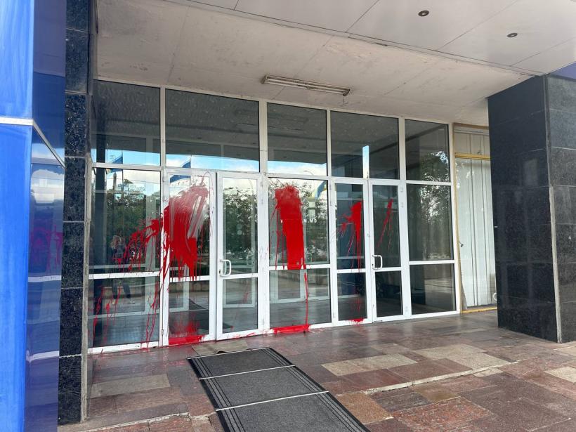 Sediul televiziunii de stat din Republica Moldova, vandalizat de un grup antrenat la Moscova 18919747