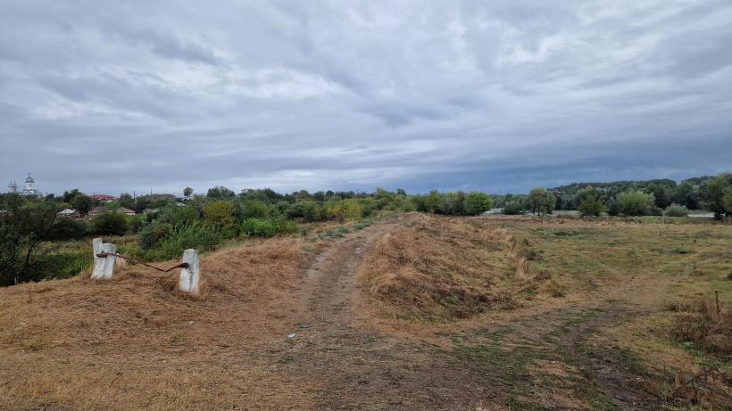 Așteptând „cicloviitura” pe Dunăre: „Nici la macaz nu ne doare!”.  Ca pe vremea lui Ceaușescu: inspecția digurilor pregătită cu tunsul boscheților 18919977