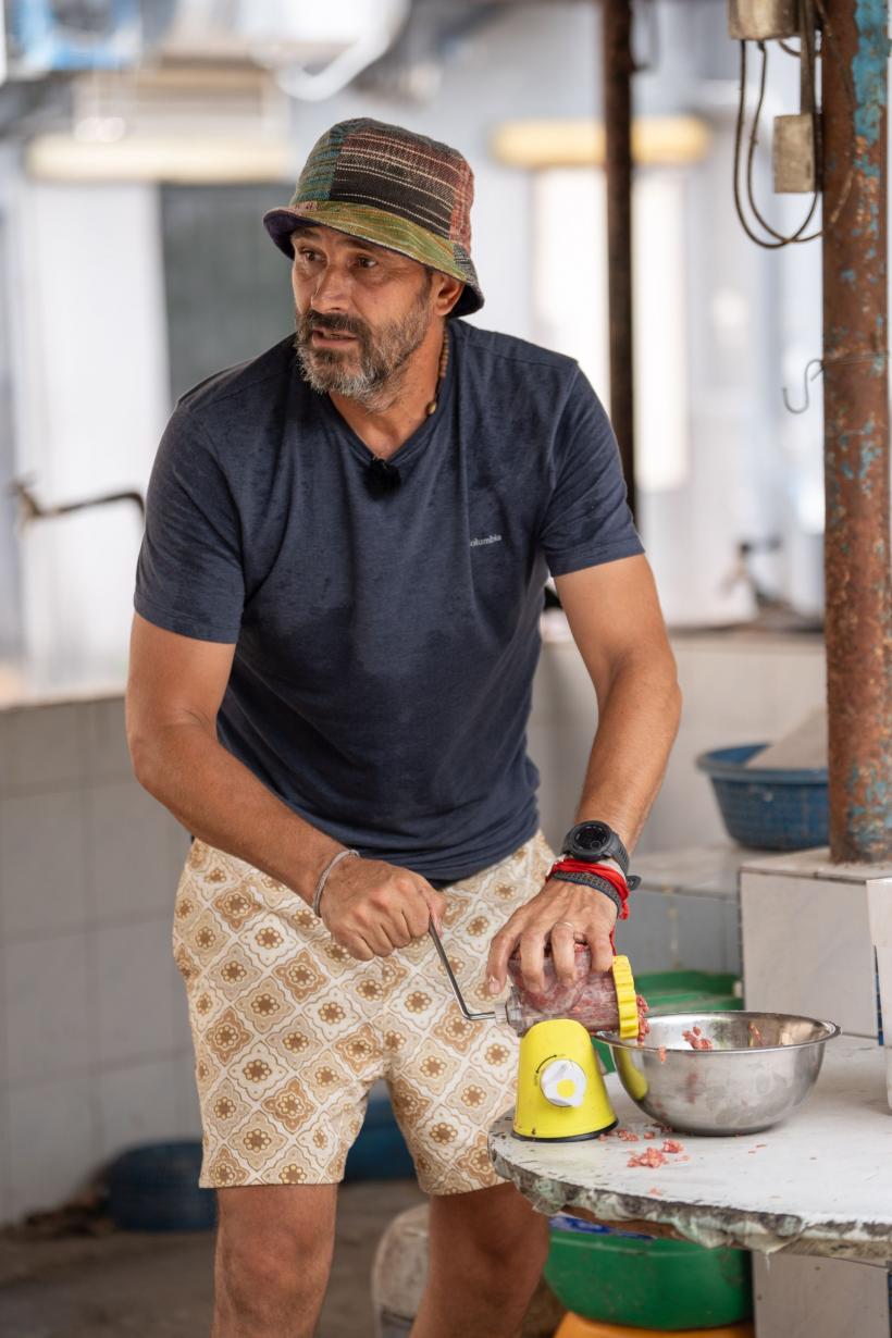 Ioana State și Mane Voicu au luat imunitatea mare la Asia Express. Diseară, echipele trebuie să prepare mici la grătar și să-i vândă în plin Ramadan, pentru a doua imunitate 18920150