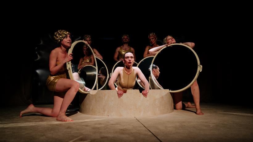 Premiera națională CENTRUL CENTRAL la Teatrul de Comedie 18920013