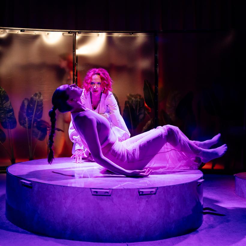 Premiera națională CENTRUL CENTRAL la Teatrul de Comedie 18920018