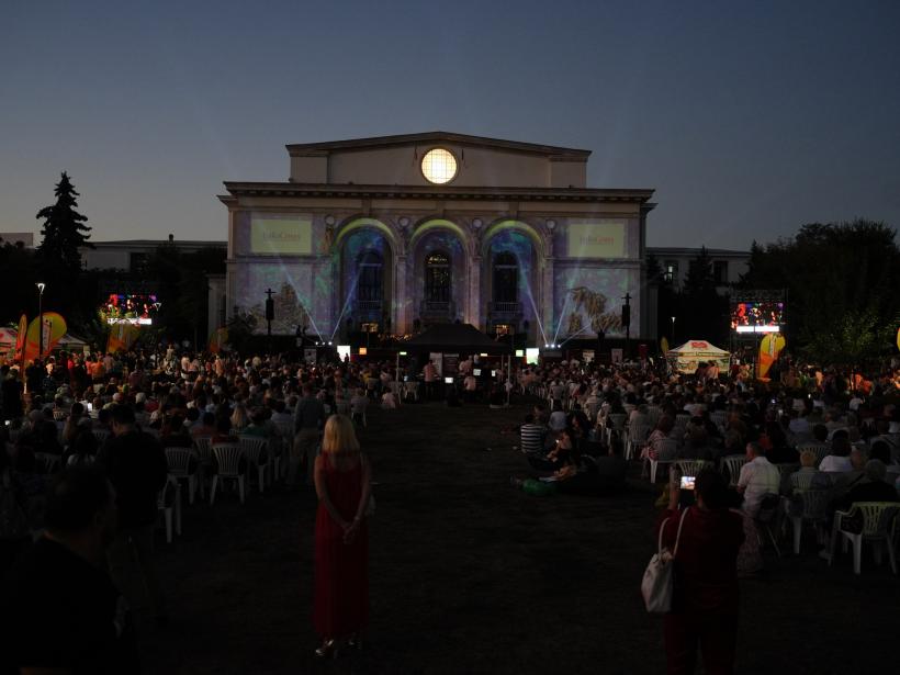 Debut de stagiune în forțǎ cu "hiper-Puccini" la Opera bucureşteanǎ: Peste 5000 de spectatori au ales Opera în weekendul 27-29 septembrie 18920316