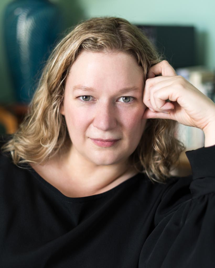 Ce înseamnă România pentru o australiancă stabilită la Londra:  „Știu câte ceva despre daci, Dracula, Tristan Tzara și Regina Maria!” 18920178