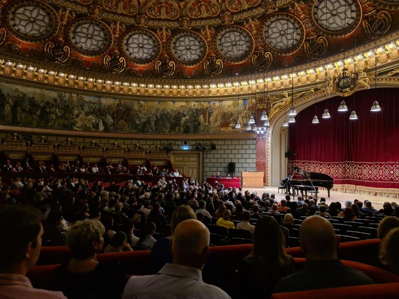 Pianistul Cătălin Răducanu revine la Ateneul Român din Bucureşti pe 5 octombrie, cu Turneul ”Un artist, un pian, un țambal – clasic, jazz, folclor” 18920424