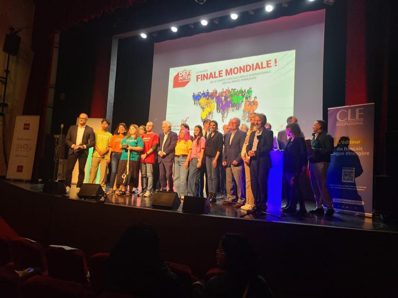 O studentă din România a câștigat finala internațională a concursului de cultură franceză 18920474