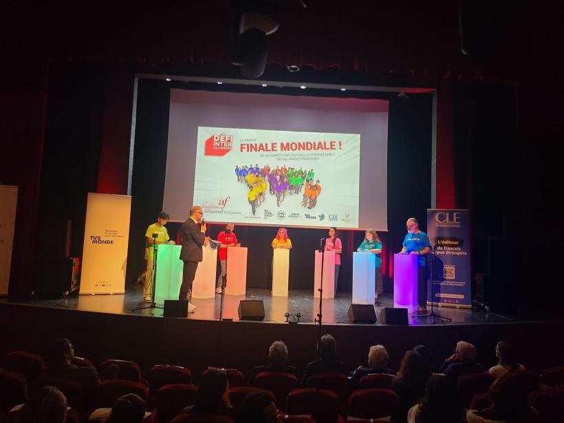 O studentă din România a câștigat finala internațională a concursului de cultură franceză 18920475