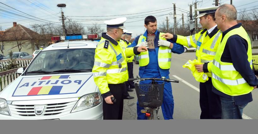 Poliția cumpără 22.000 de veste reflectorizante și 17 mașini pirotehnice. Bugetul alocat - 2,8 milioane de euro