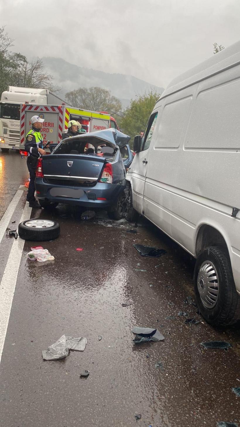 Accident grav pe Valea Oltului. Circulația rutieră este blocată