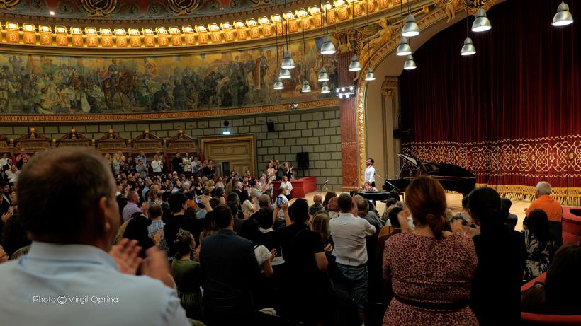Pianistul Cătălin Răducanu – concert sold out și bis-uri cu sala în picioare la Ateneu 18921131