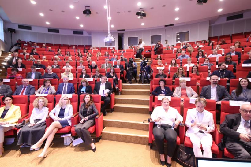 Conferința „Harta Longevității în România” a pus în discuție viitorul sănătății publice în România. Senatul Științific al Fundației Dan Voiculescu a prezentat, în premieră, rezultatele proiectului 18921548