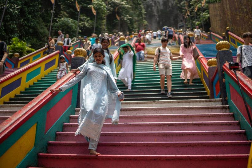 Oana și Găinușă au luat imunitatea la Asia Express. Tur de forță spectaculos prin Kuala Lumpur, la ultima șansă: de la Peșterile Batu la Turnul Menara 18921477