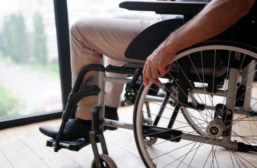 Subvenții de 450 de euro pentru firmele care angajează persoane cu dizabilități