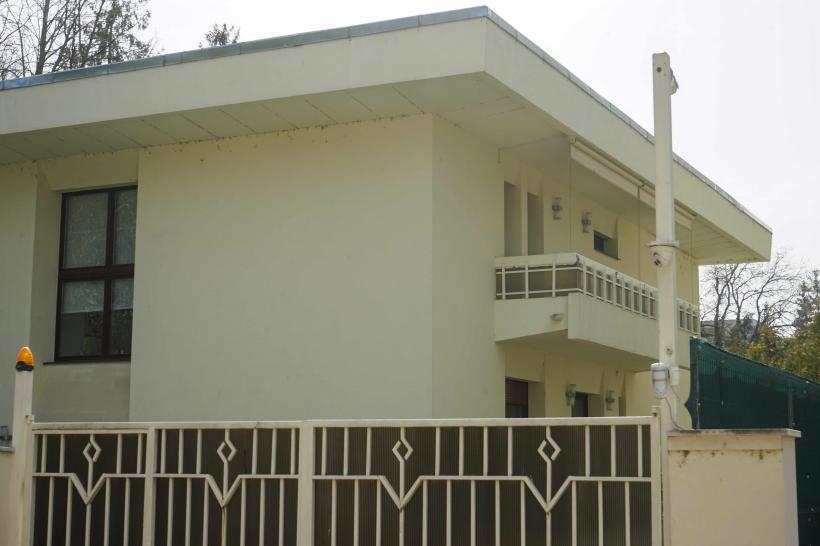 Băsescu, disperat să pună mâna din nou pe privilegii. Cinci sesizări la CCR, din care patru vizează legea care l-a lăsat fără pensie specială, SPP și vilă de la stat 18921555