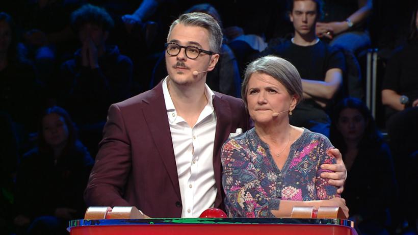 Gabriela și Vladimir au câștigat premiul cel mare de 50.000 de lei la Ești mai deștept decât un copil de clasa a V-a, de la Antena 1 18921913