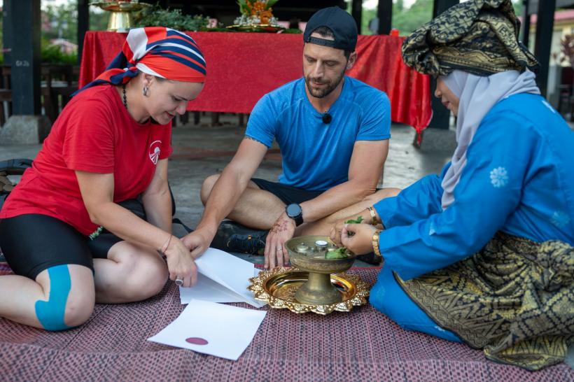 Perechile nou formate luptă diseară pentru imunitatea mare, la Asia Express. Primele două bilete pentru Indonezia se dau după reunirea concurenților cu partenerii lor 18922060