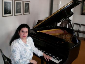 Pianista Ilinca Dumitrescu susţine un recital extraordinar cu prilejul Zilei limbii, alfabetului şi culturii armene 18922017