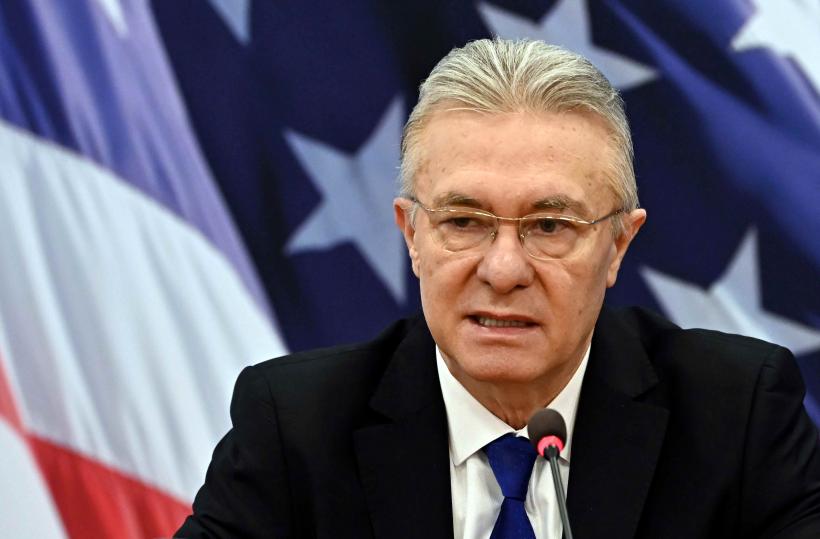 Urzeala „Tronului”: Fermă de „iepuri”, în curtea Palatului Cotroceni. 5 candidați au șanse, 8 au fost scoși din joben 18922124