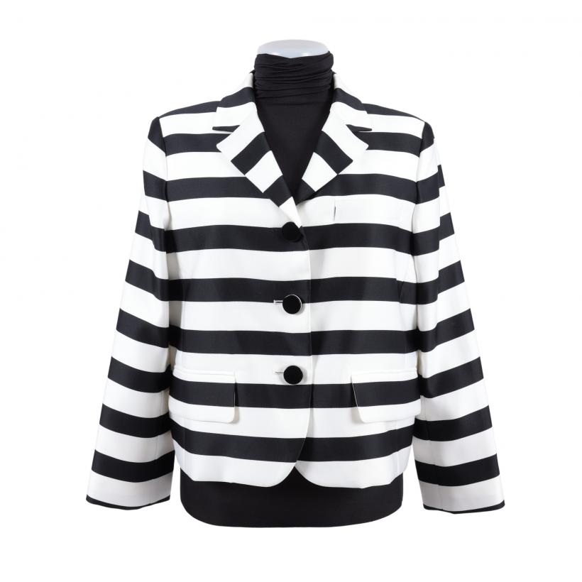 Ceasuri importante, o impresionantă colecție haute-couture a directorului de creație Marc Jacobs și un adevărat parc de mașini clasice, în noua Licitație de Eleganță de la Artmark 18922216