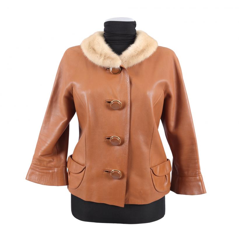 Ceasuri importante, o impresionantă colecție haute-couture a directorului de creație Marc Jacobs și un adevărat parc de mașini clasice, în noua Licitație de Eleganță de la Artmark 18922219