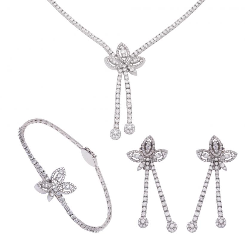 Ceasuri importante, o impresionantă colecție haute-couture a directorului de creație Marc Jacobs și un adevărat parc de mașini clasice, în noua Licitație de Eleganță de la Artmark 18922224