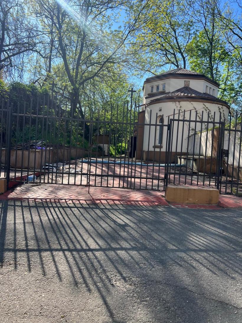 „Moscova, Kievul, Belgradul, Sofia, Atena nu pot nici măcar visa la astfel de tezaure sfinte, cum are Bucureștiul!” 18922282