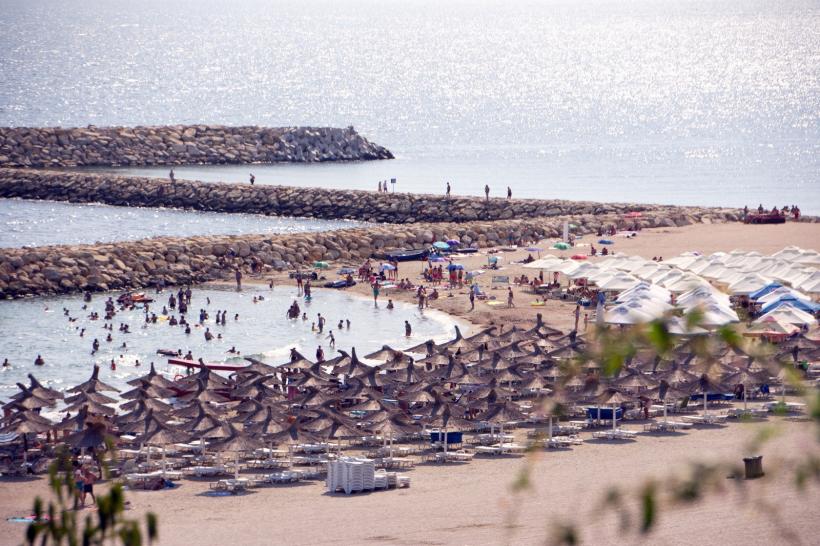 Săracii-bogați. Turiştii români au lăsat 2,6 miliarde de euro în vacanţele din afara ţării, în această vară