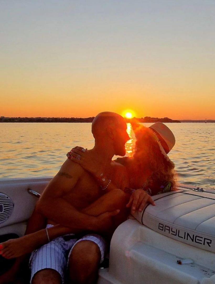 Ce spune Anca Țurcașiu despre iubitul ei, pe care îl cunoaște de 20 de ani: „Poate suntem trimiși unul către celălalt pentru a ne conecta în alt fel” 18922596