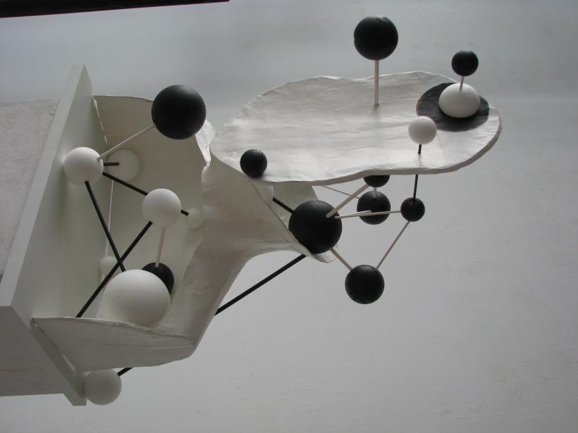 Descoperă interactivitatea sculpturii cinetice în expoziția „Atinge-mă” a artistului Horia Hudubeț 18922341