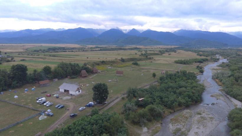 Expoziția „Între Ape (Waters of in-betweenness)” debutează la House of European Institutes Timișoara cu o serie impresionantă de evenimente culturale 18922608