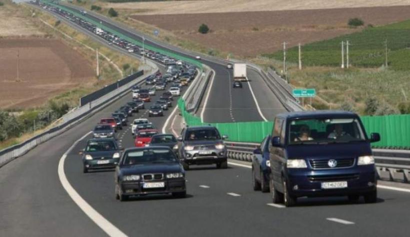 Blocaj pe Autostrada Soarelui: Un convoi de 10 camioane paralizează traficul spre mare