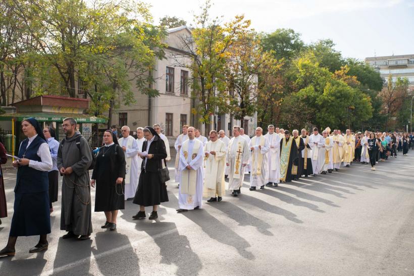 Procesiune în cinstea Sfântului Papă Ioan Paul al II-lea pe străzile Capitalei