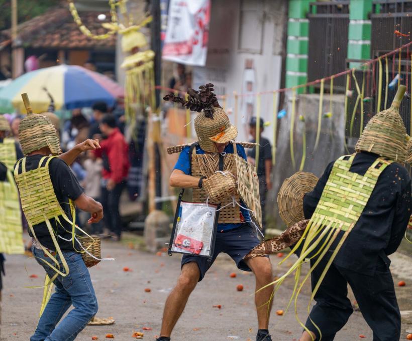 Începe etapa a opta la Asia Express: concurenții se reunesc în Indonezia, pe insula Java, și își pun armurile pentru lupte crâncene în plină stradă 18923253