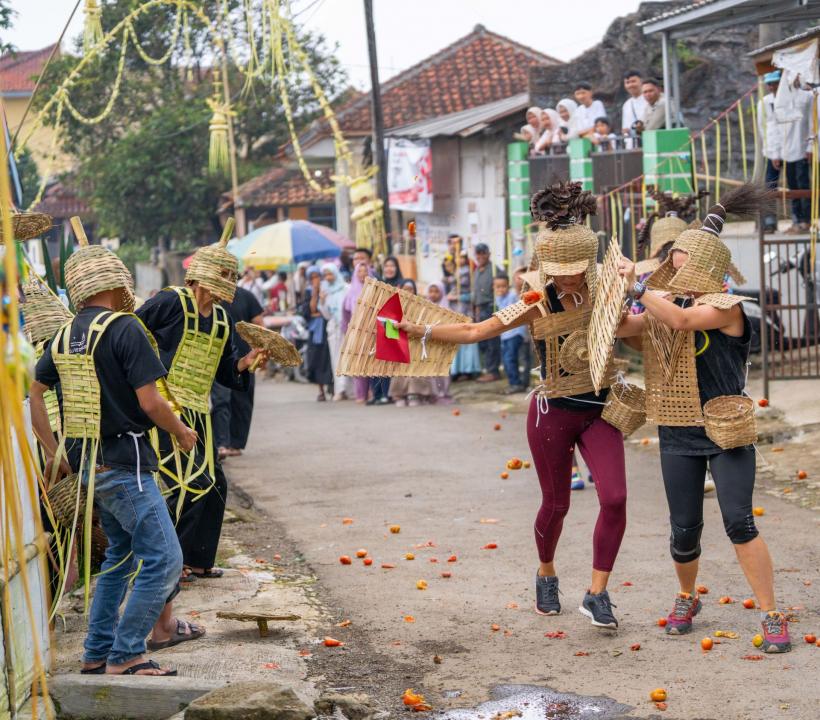 Începe etapa a opta la Asia Express: concurenții se reunesc în Indonezia, pe insula Java, și își pun armurile pentru lupte crâncene în plină stradă 18923260