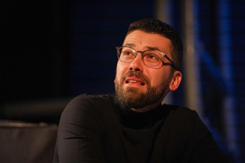 ORFANI - reprezentații dedicate adolescenților și dezbateri cu echipa artistică la ARTHUBx 18923180