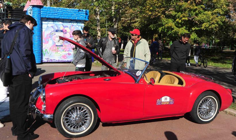 „Retro Parada Toamnei 2024.” Cea mai mare expoziție de mașini istorice, în Parcul Lumea Copiilor 18923351