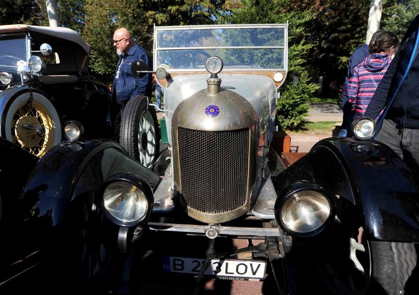 „Retro Parada Toamnei 2024.” Cea mai mare expoziție de mașini istorice, în Parcul Lumea Copiilor 18923356