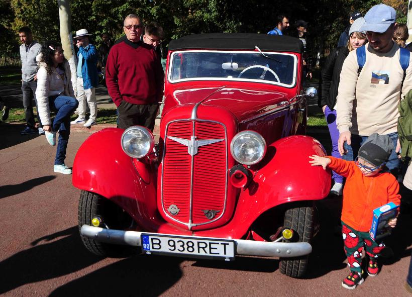 „Retro Parada Toamnei 2024.” Cea mai mare expoziție de mașini istorice, în Parcul Lumea Copiilor 18923359