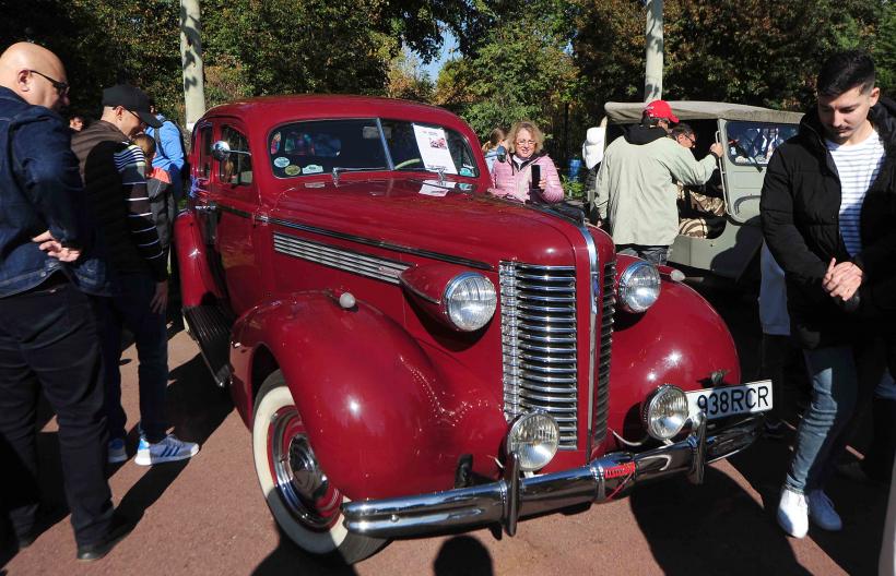 „Retro Parada Toamnei 2024.” Cea mai mare expoziție de mașini istorice, în Parcul Lumea Copiilor 18923360