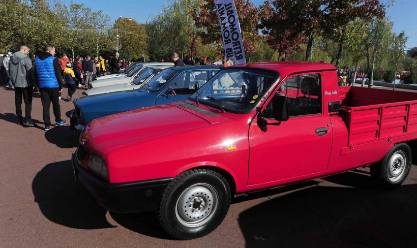 „Retro Parada Toamnei 2024.” Cea mai mare expoziție de mașini istorice, în Parcul Lumea Copiilor 18923364
