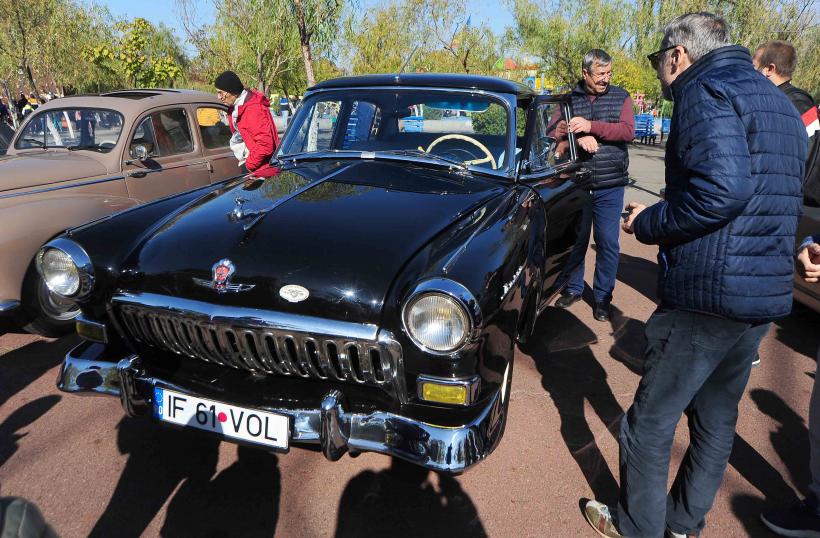 „Retro Parada Toamnei 2024.” Cea mai mare expoziție de mașini istorice, în Parcul Lumea Copiilor 18923371