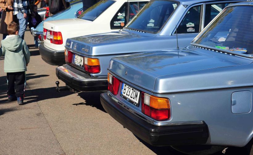 „Retro Parada Toamnei 2024.” Cea mai mare expoziție de mașini istorice, în Parcul Lumea Copiilor 18923378