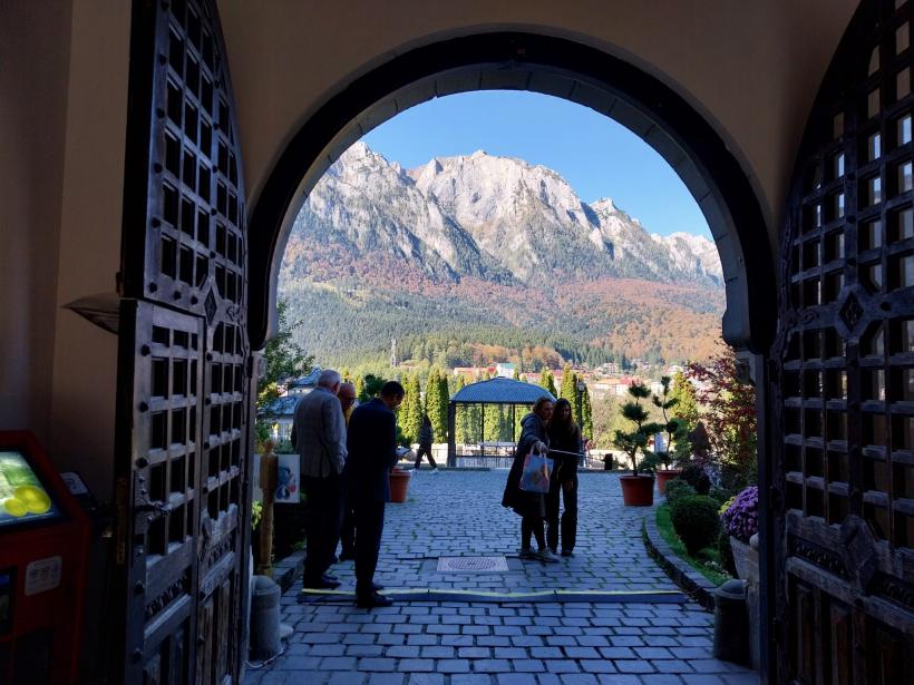 Castelul ascuns sub o perdea de hârtie, la Bușteni. Cum a protejat Miliția comunistă un monument istoric unic în lume 18923512