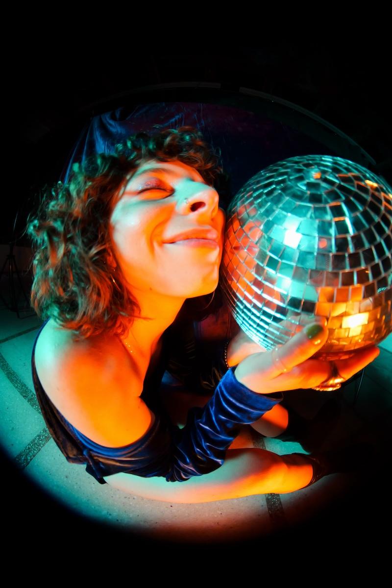 Teatru, arte vizuale, realitate augmentată, medicină și educație, reunite în spectacolul Papiloma Party 18923639