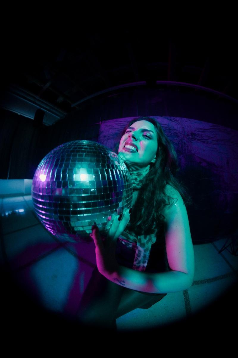 Teatru, arte vizuale, realitate augmentată, medicină și educație, reunite în spectacolul Papiloma Party 18923642