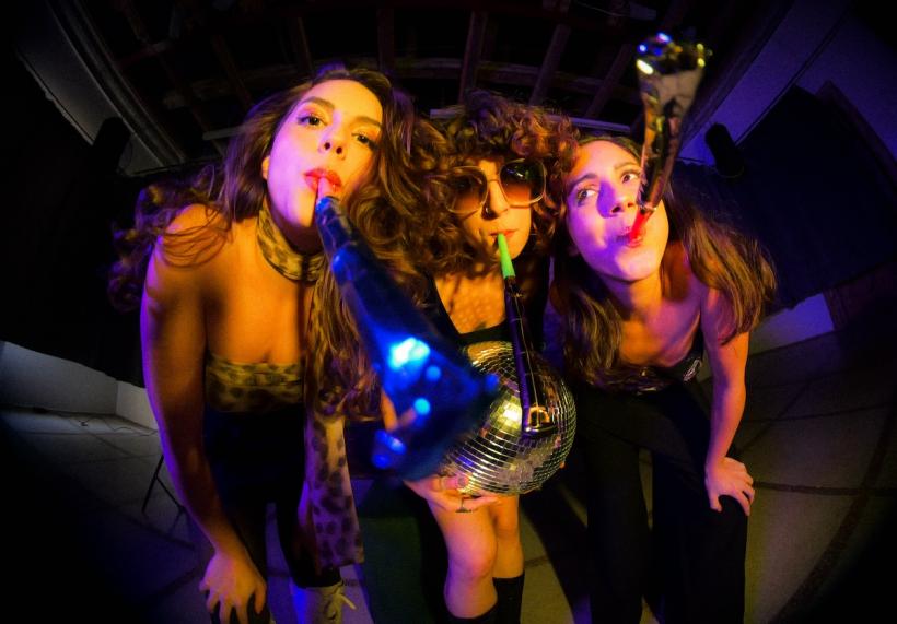 Teatru, arte vizuale, realitate augmentată, medicină și educație, reunite în spectacolul Papiloma Party 18923643