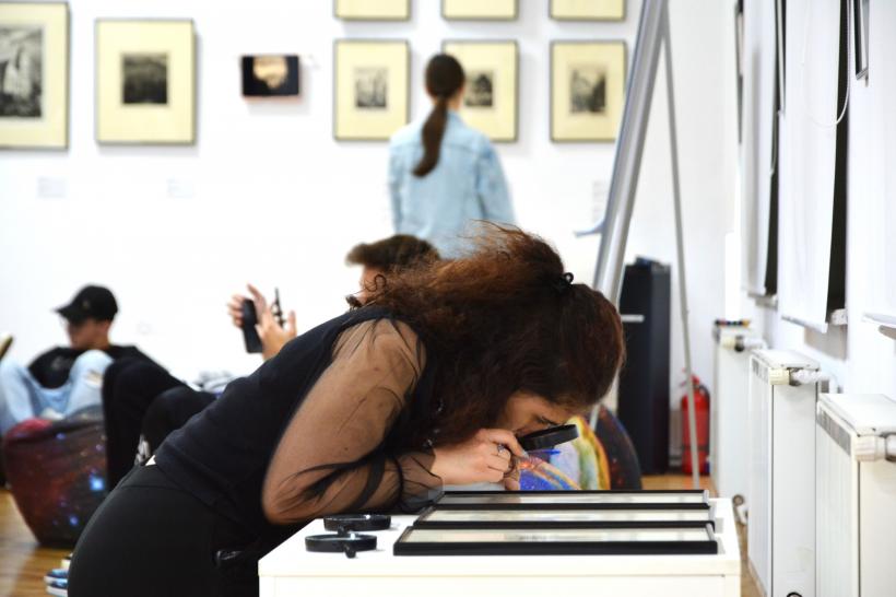 Finalul proiectului „Hans Hermann. De la arta tradițională la cea digitală” inițiat de Muzeul de Artă Brașov 18923595