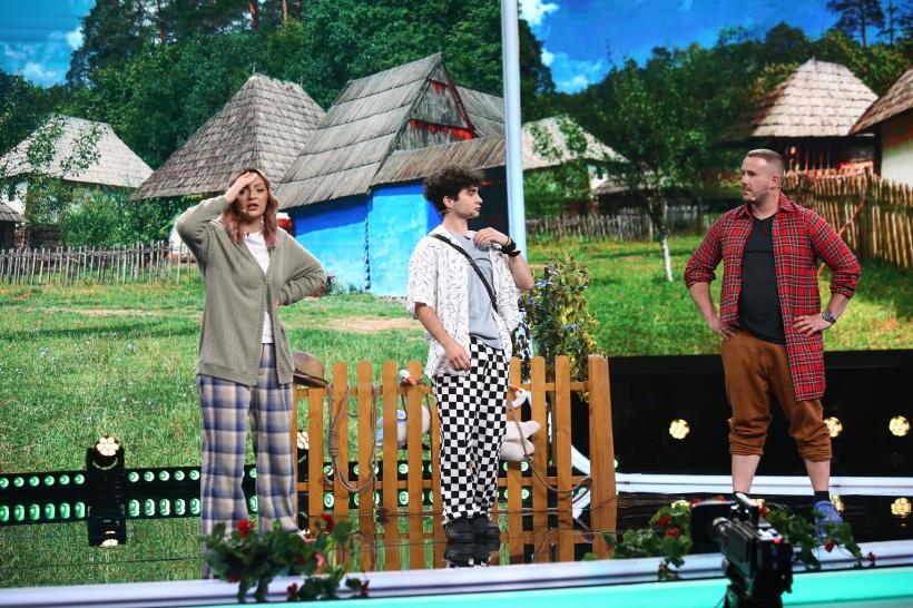 2 Distruși, celebrul cuplu de tik tok-eri, moment savuros pe scena iUmor. Cătălin Bordea: „Ardeleneza asta e cu totul o altă limbă!” 18924098