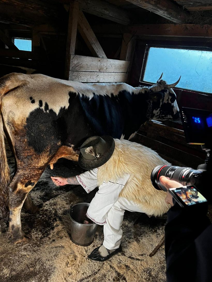 În fiecare sâmbătă, de la ora 19:30, Francisca şi TJ Miles aşa cum nu au mai fost văzuţi vreodată, în cadrul reality show-ului În culisele celebrităţii, de la Antena Stars: „Nu am mai făcut asta niciodată!” 18924022