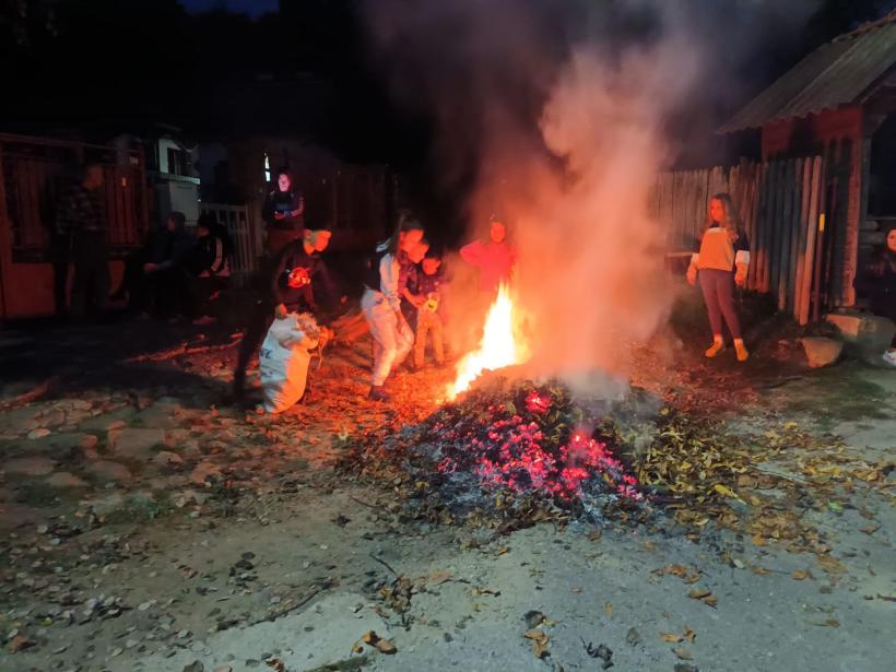 Focul lui Sumedru, în Țara Muscelului: Un fel de Halloween românesc, tradiție autohtonă de Sfântul Dumitru 18924157
