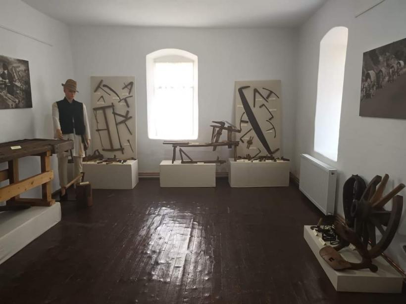 Focul lui Sumedru, în Țara Muscelului: Un fel de Halloween românesc, tradiție autohtonă de Sfântul Dumitru 18924161